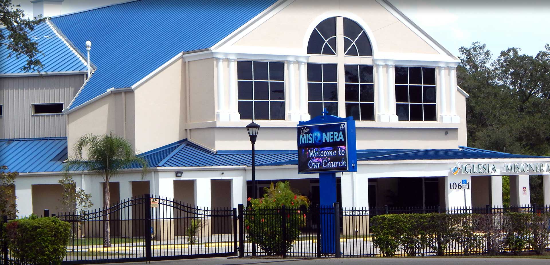Servicio de adoración en la Iglesia Misionera de Tampa